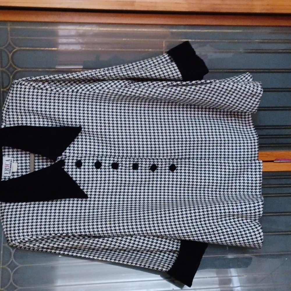 Slim coat with pockets, medium, black and white